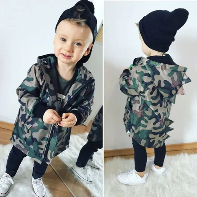 Gyermekek stílusos katonai kabátja fiúknak