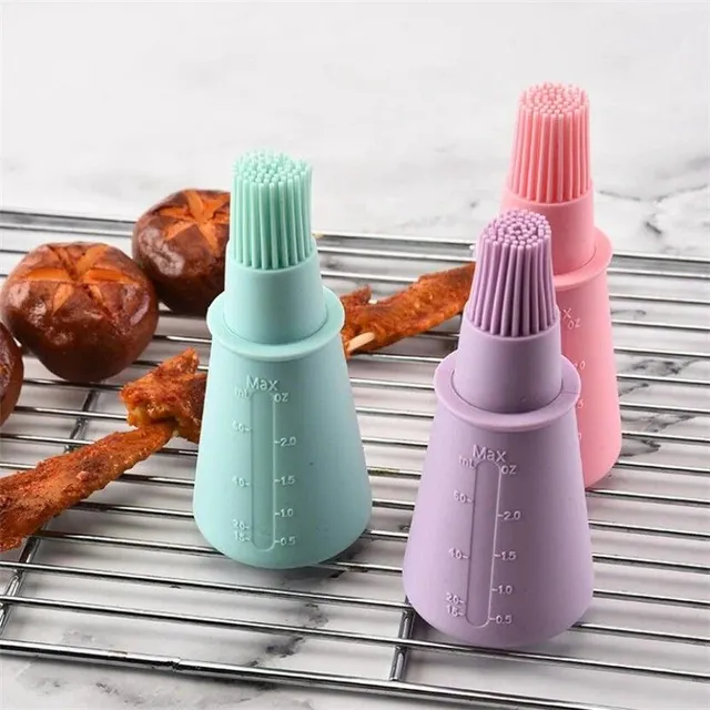 Silicone brush with oil container