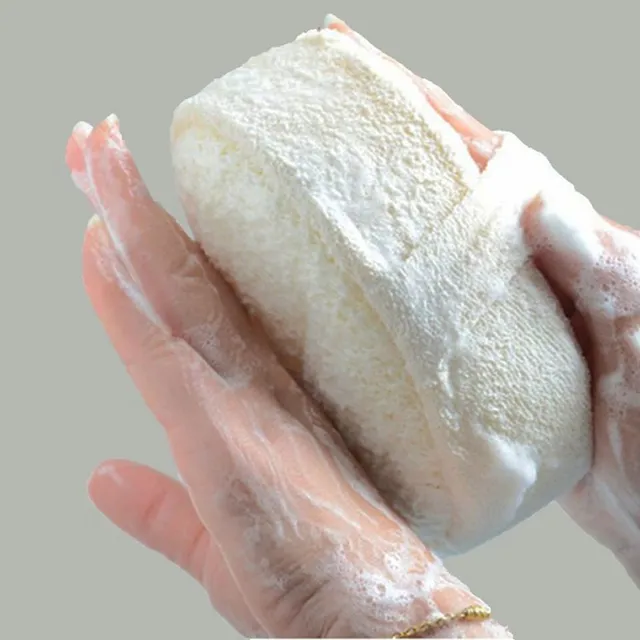 Masážna špongia z prírodného materiálu vhodná aj na peeling Magda