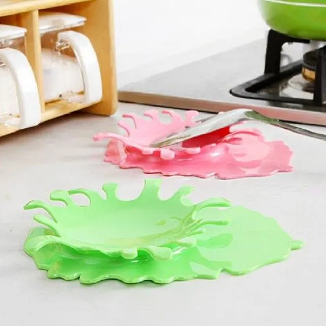 Spot-shaped spoon pad