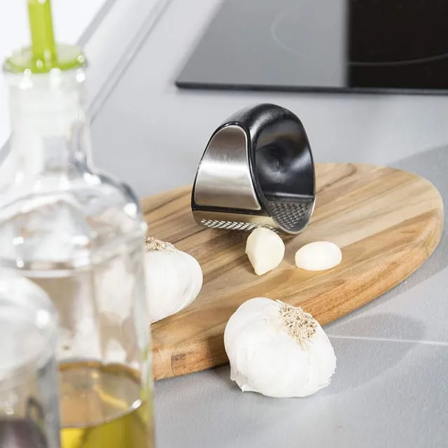 Frohen garlic press