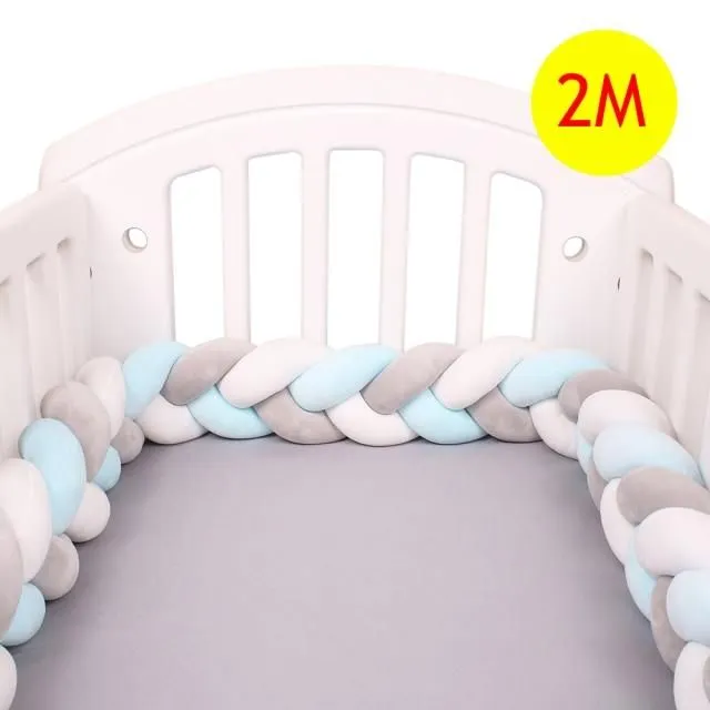 Crib mattress cover in the shape of a braid