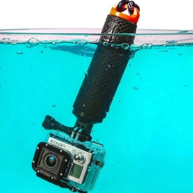 Floating handle for camera