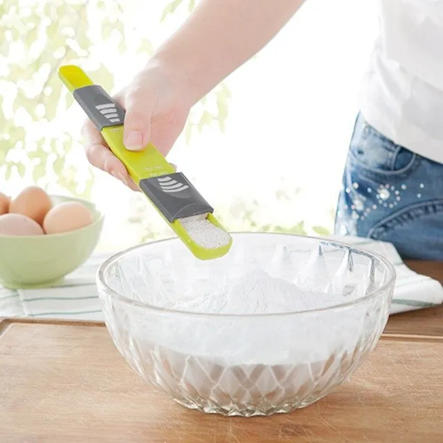 Adjustable measuring spoon