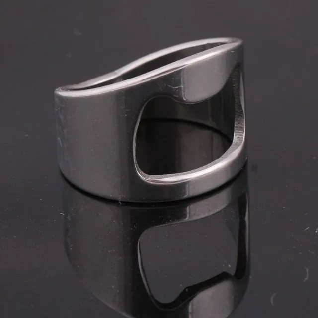 Practical ring with opener Nia