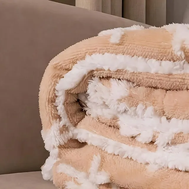 Luxurious double layer blanket made of thick sherpa fleece