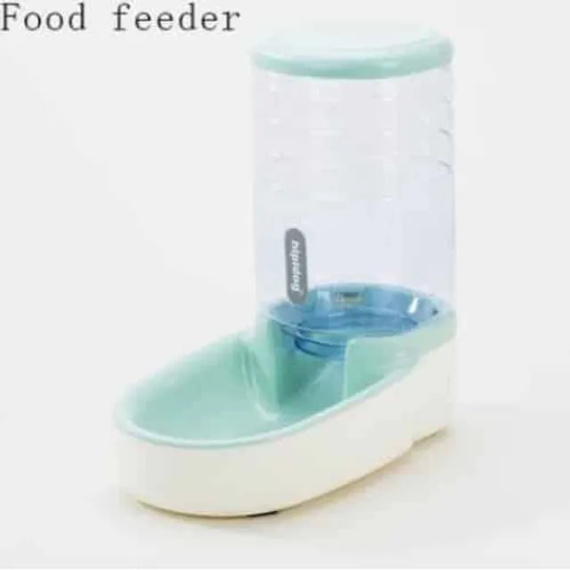 Powder dispenser for dogs or cats