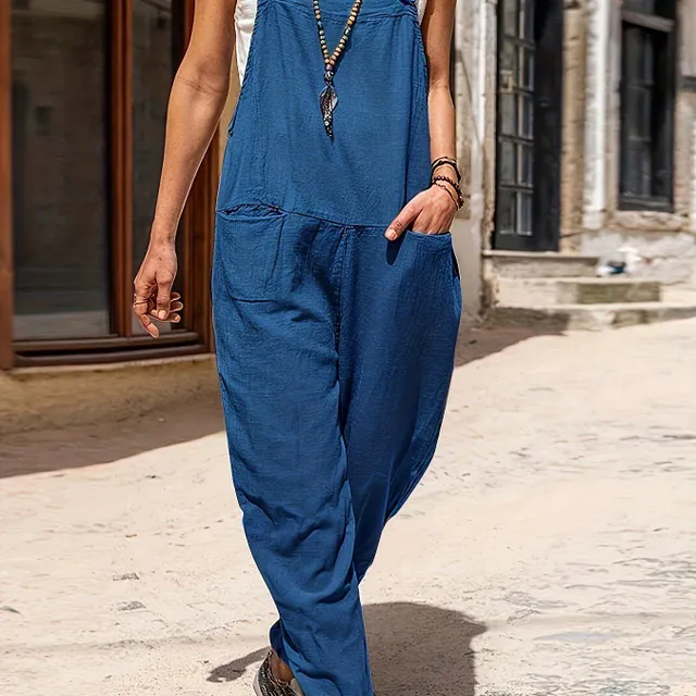 Women's sleeveless jumpsuit with pockets on the front - solid colour