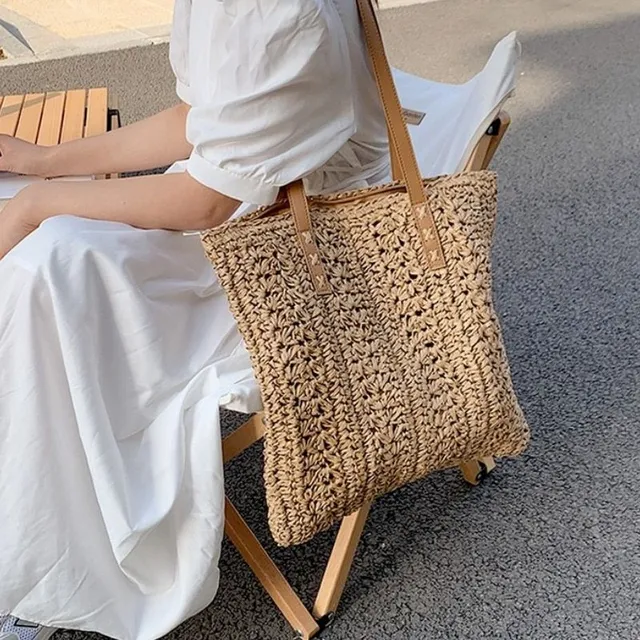 Dámská stylová moderní klasická plážová taška přes rameno z příjemného materiálu