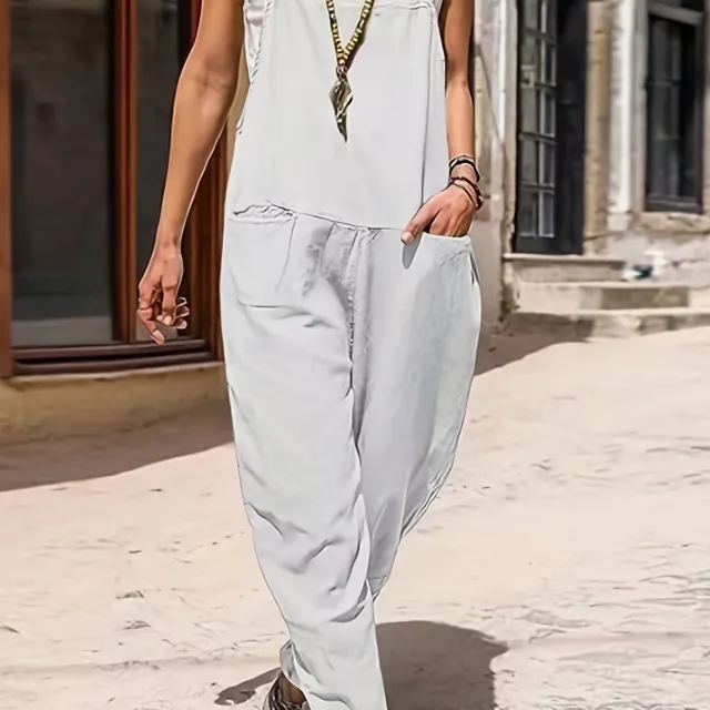 Women's sleeveless jumpsuit with pockets on the front - solid colour