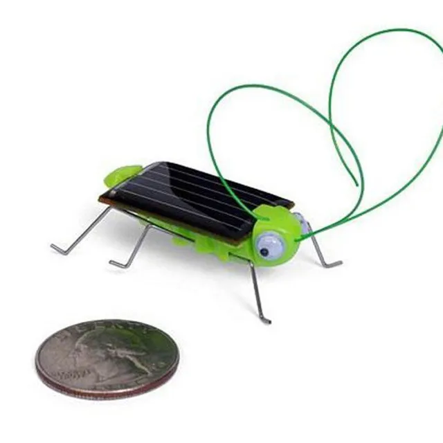 Robot al căluțului de pajiște cu alimentare solară