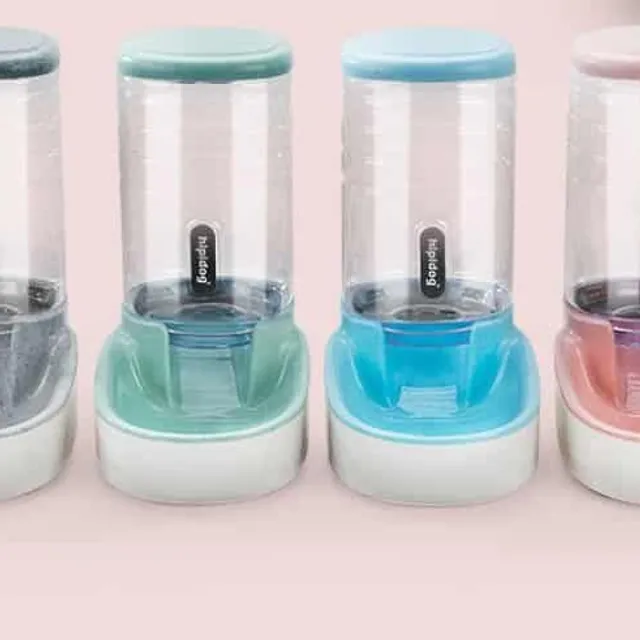 Powder dispenser for dogs or cats