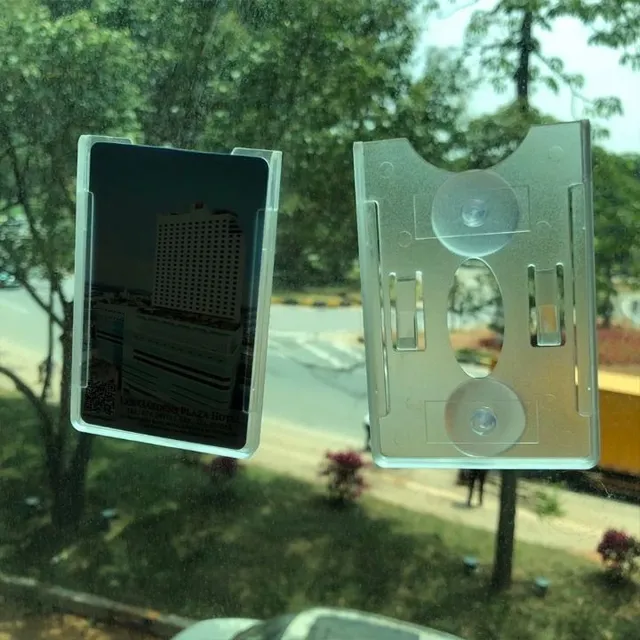 Praktické transparentní pouzdro na karty s přísavkami na čelní sklo automobilu Younus