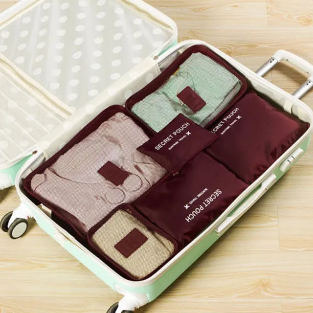 Travel organizer in the trunk burgundy