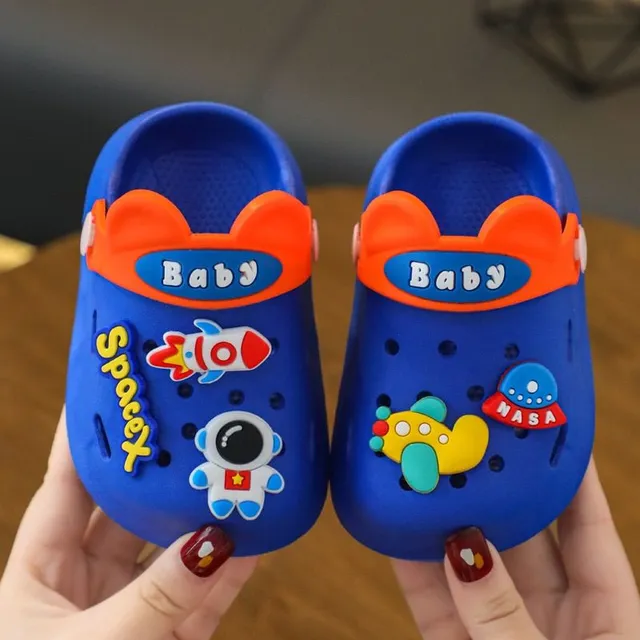 Children's perforated foam slippers with cute accessory