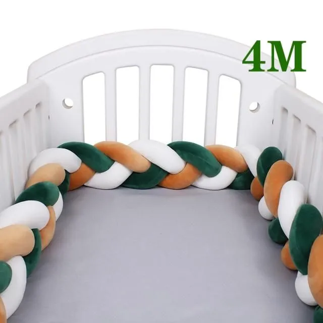 Crib mattress cover in the shape of a braid