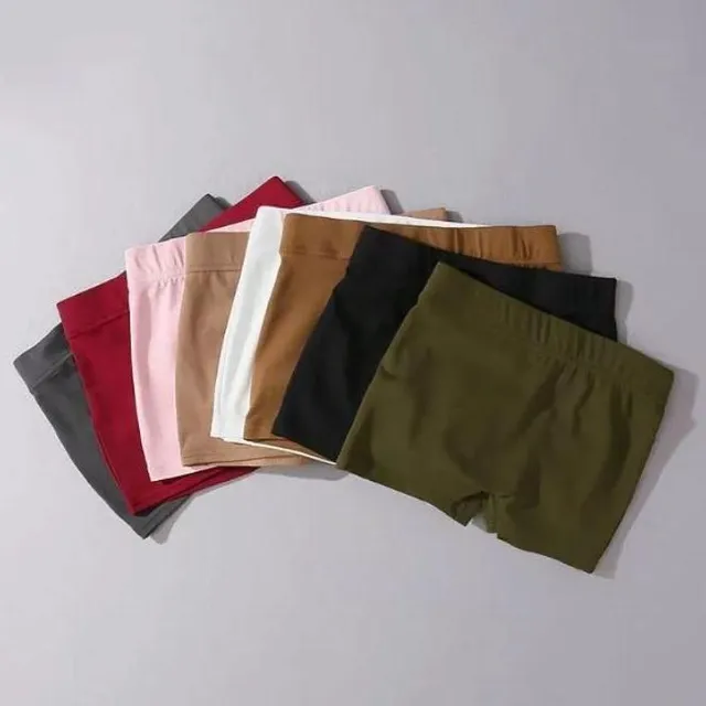 Solid colour elastic shorts with tight waistband