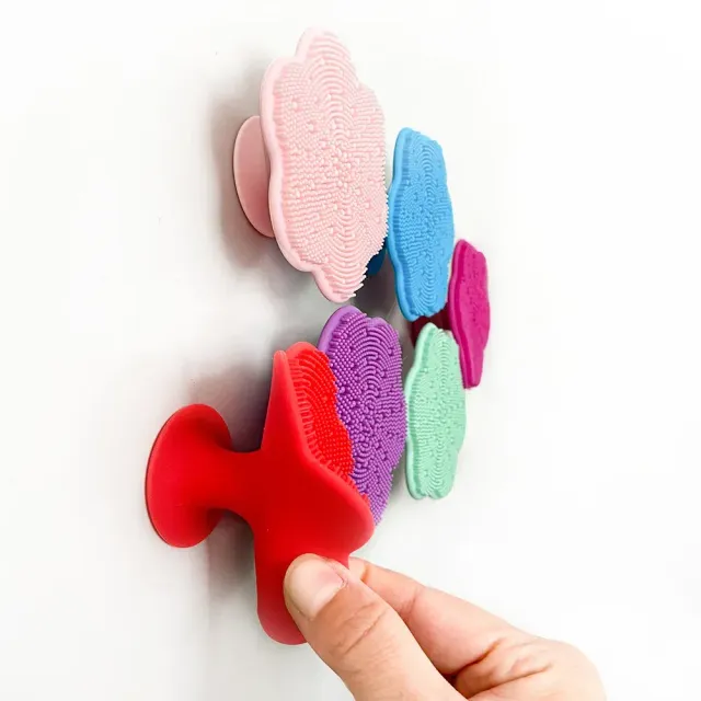 Burete de silicon de lux cu peri pentru curățare perfectă a tenului de impurități - mai multe culori