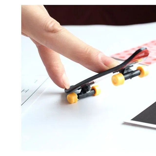 Plastic Finger Mini Skateboard