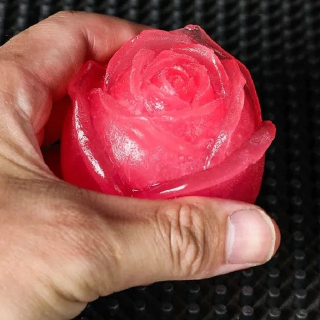 Ice form in the shape of a rose