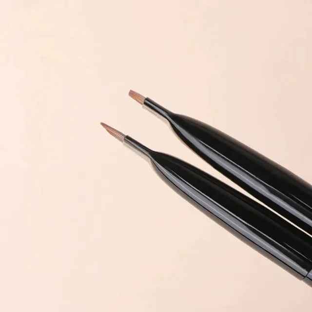 Professional brush on the contours of eyebrows and eyeliner