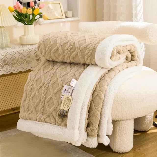 Warm and soft blanket made of wool and sherpa fleece, double-sided