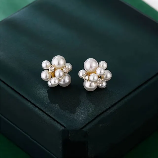 Elegantní perlové květinové náušnice - pozinkovaná slitina se 18k zlatým pokovením - vintage styl