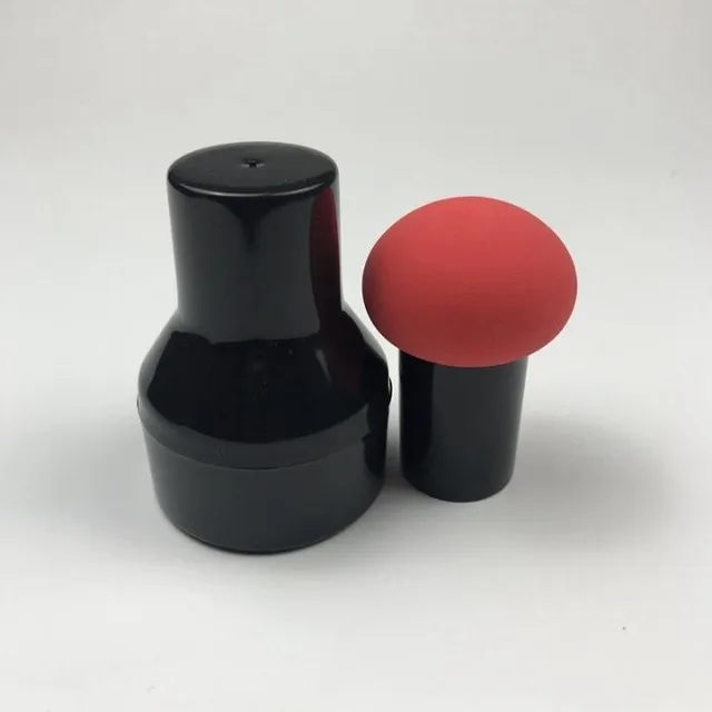 Houbička na makeup s praktickým úchopem a obalem na uskladnění - více barevných variant