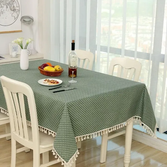 Obrus na jedálenský stôl so strapcami