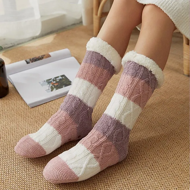 Women's insulated winter socks with cute Christmas motif