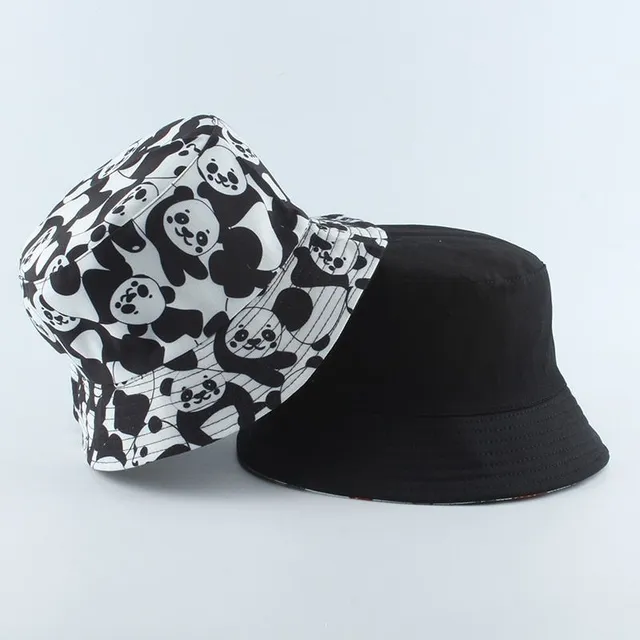 Unisex hat with smiley panda