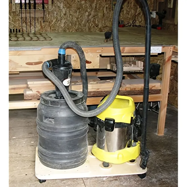 Cyclone dust separator for vacuum cleaners