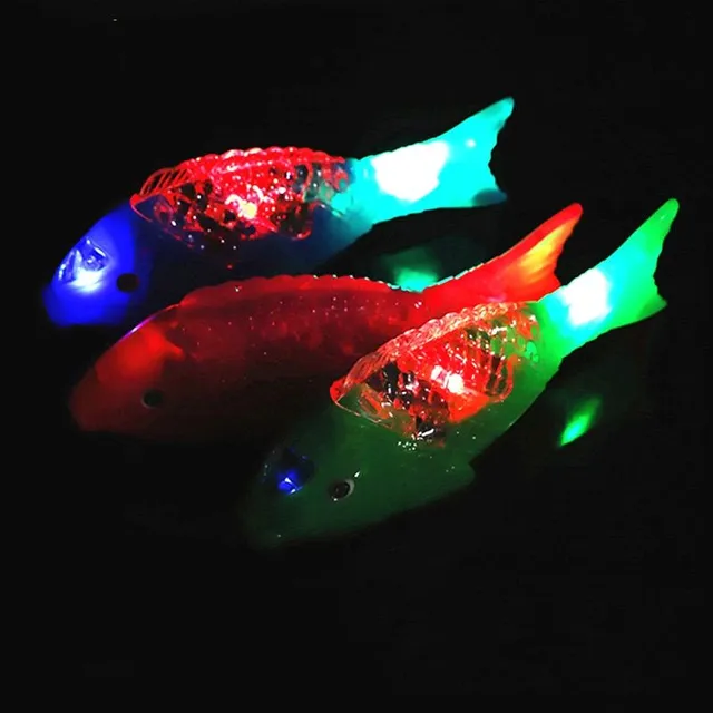 LED elektromos csillámos hal a vízben