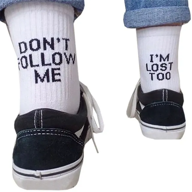 Trendy socks with the motif "Don't follow me + I'm lost too"