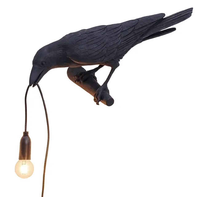 Crow-shaped lamp