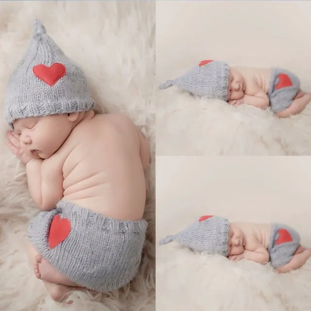 Babies' set of hats and shorts