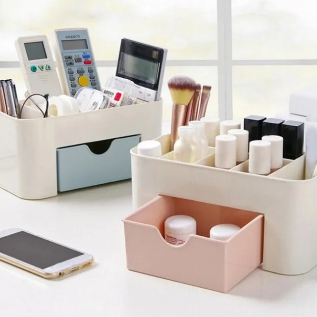 Organizer cosmetic din plastic J696