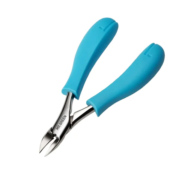 Nail pliers at the feet of R151