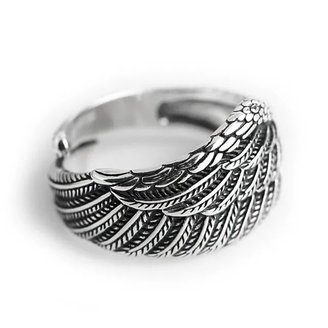 Ring with wing