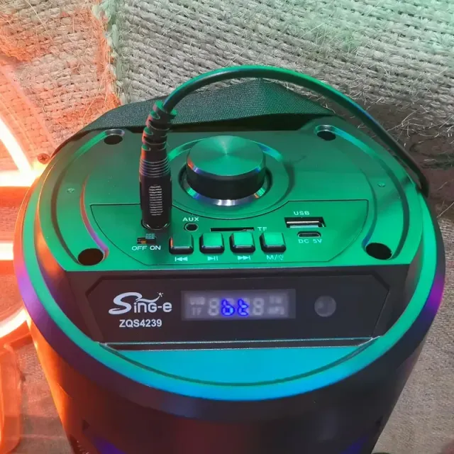 30W Bezdrátový Bluetooth reproduktor s mikrofonem pro karaoke