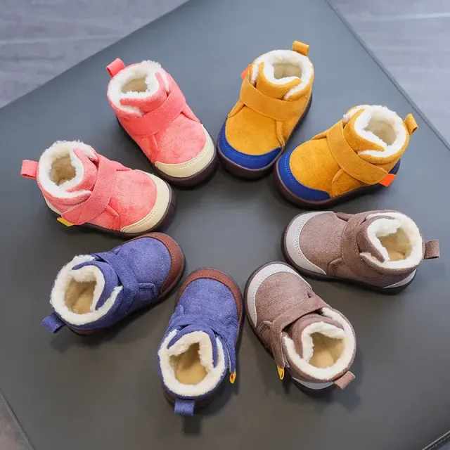 Children's winter shoes for girls with stuffed inside and soft sole