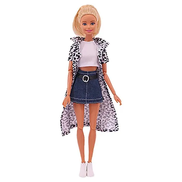 Set of 5 pieces of fashionable clothes and accessories for Barbie dolls