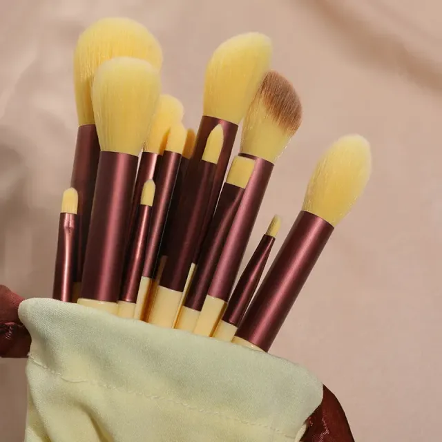 Zestaw 13 szczotek kosmetycznych do profesjonalnego makijażu - różne kolor