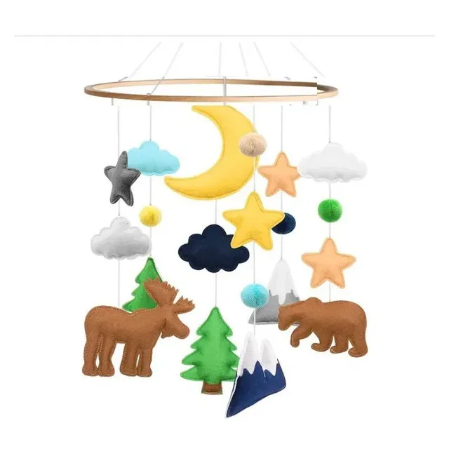 Drevený detský hrkál s mäkkým plsteným motívom medvedík, oblak, hviezdy a mesiace