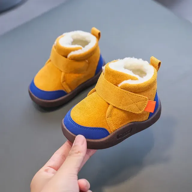 Children's winter shoes for girls with stuffed inside and soft sole