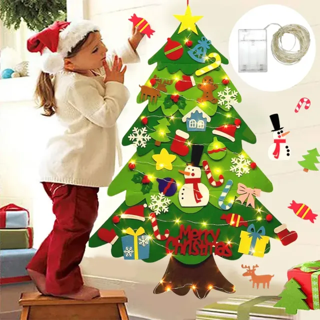 Detský DIY Filtch vianočný stromček s dekoratívnymi dekoráciami