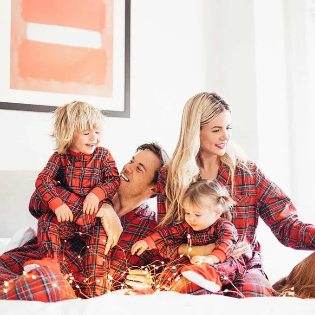 Christmas pyjamas for the whole family Rendano