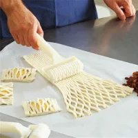 Grid cutter for dough