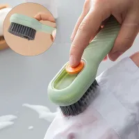 Automatic brush for cleaning shoes with cleaning liquid tray