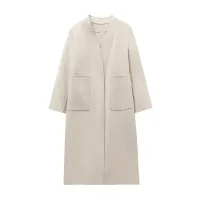 Women's coat in long cut, elegant and with pockets